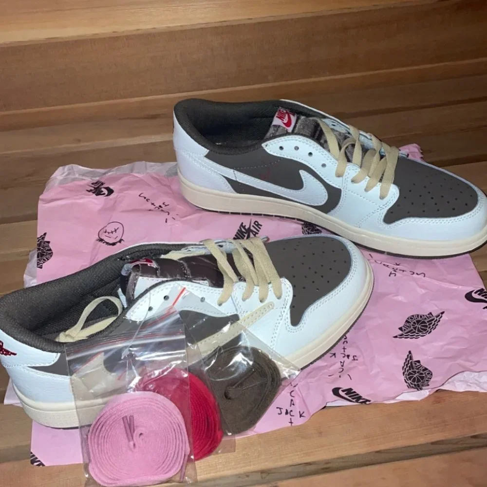 Travis Scott Reverse Mocha - Picture 3 of 9